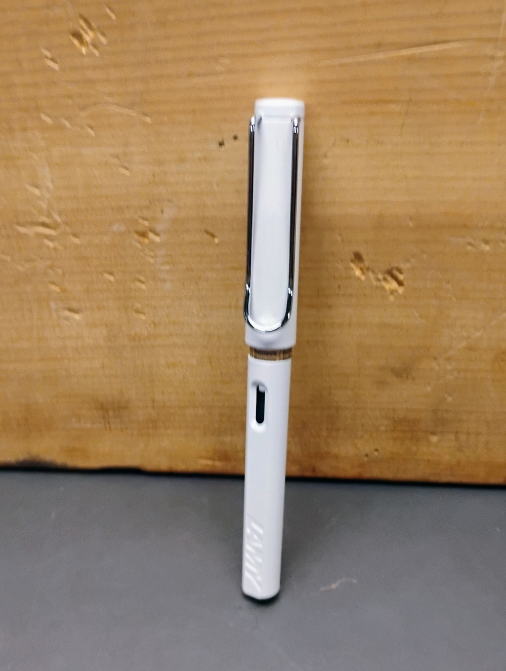 LAMY Safari  White Fountain Pen with Chrome Clip